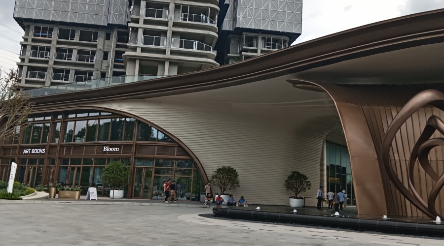 廣汕二路UHPC雙曲面峽谷景墻工程完工落地效果 廣汕二路UHPC雙曲面峽谷景墻工程完工落地效果