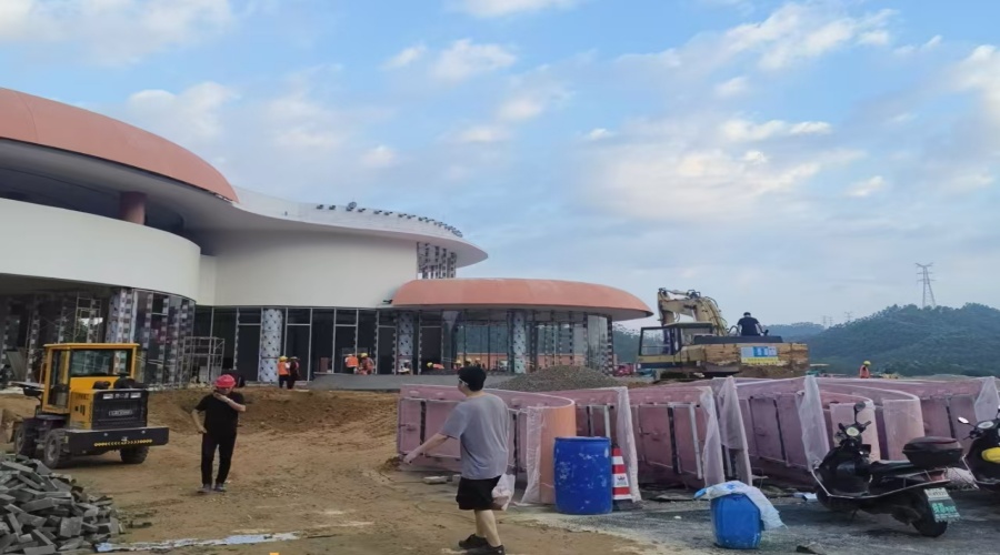 深圳西淘河服務區(qū)彩色GRC幕墻板安裝施工 深圳西淘河服務區(qū)彩色GRC幕墻板安裝施工