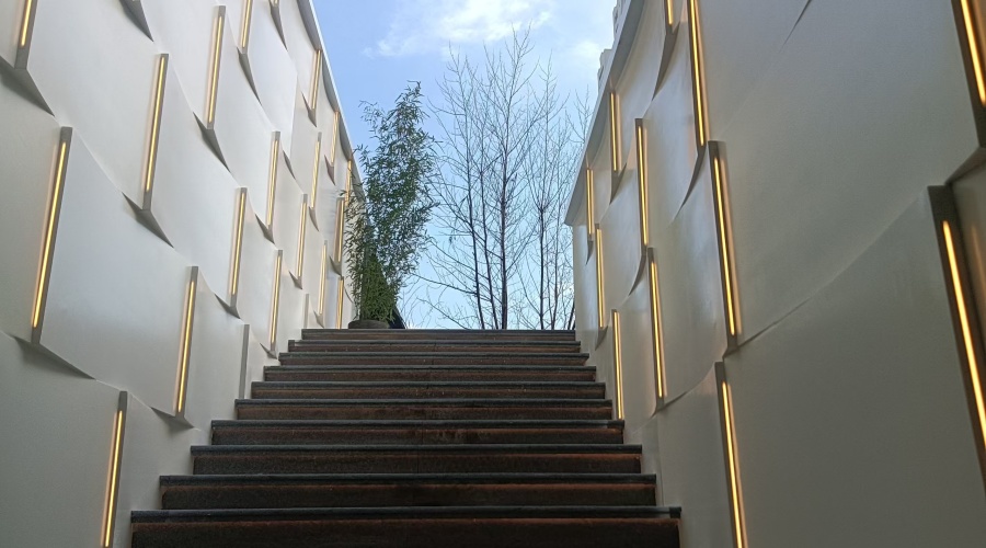 終南山寨GRC幕墻板構(gòu)件工程 終南山寨GRC幕墻板構(gòu)件工程