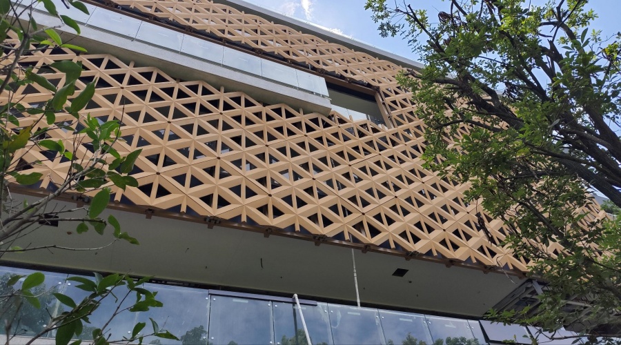 惠州茶葉產業園彩色UHPC鏤空幕墻板工程案例